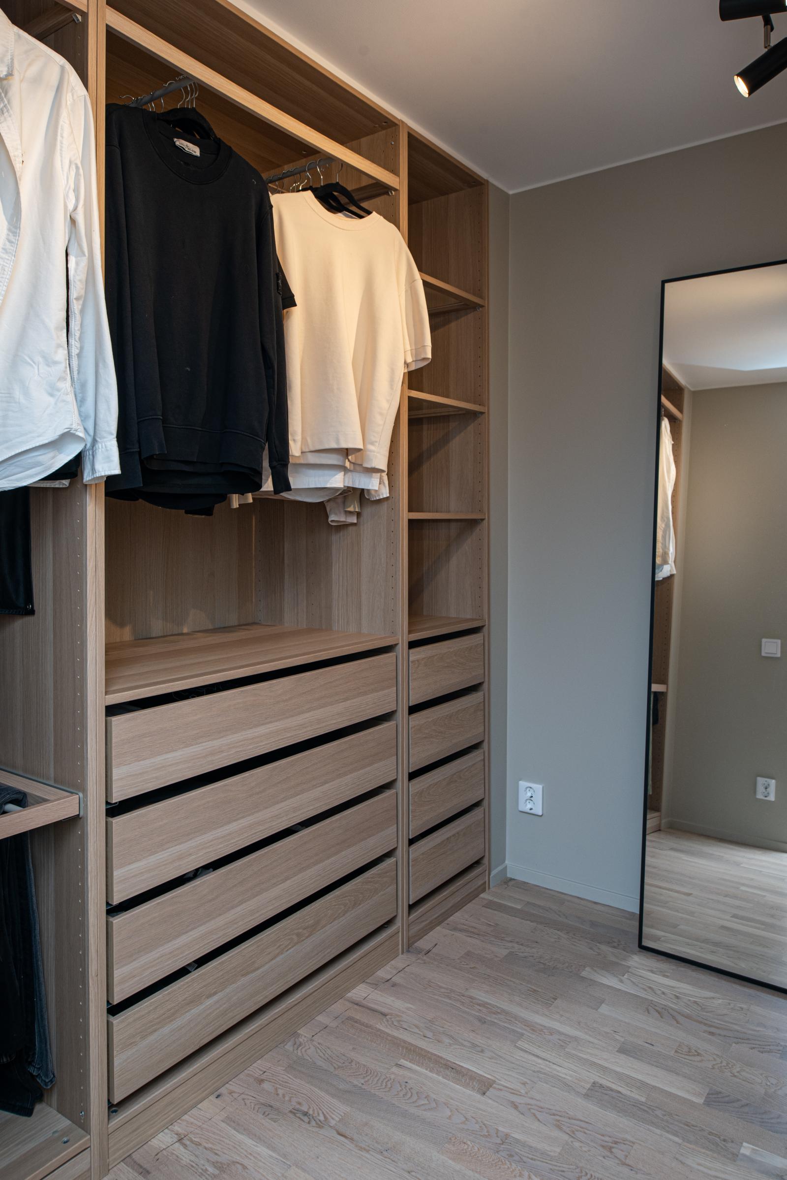 Walk in closet